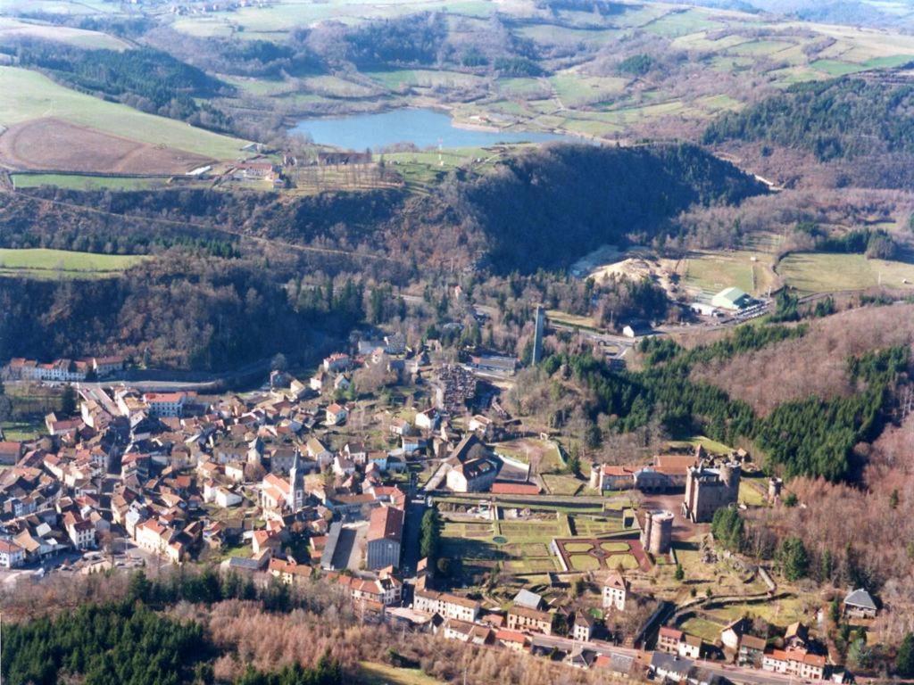 Les Negociants Hotell Pontgibaud Exteriör bild